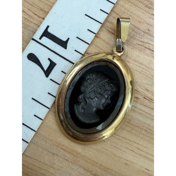 Vintage Sarah Coventry Black Cameo Pendant Gold Tone Victorian Style Oval Jewelr - Picture 3 of 6